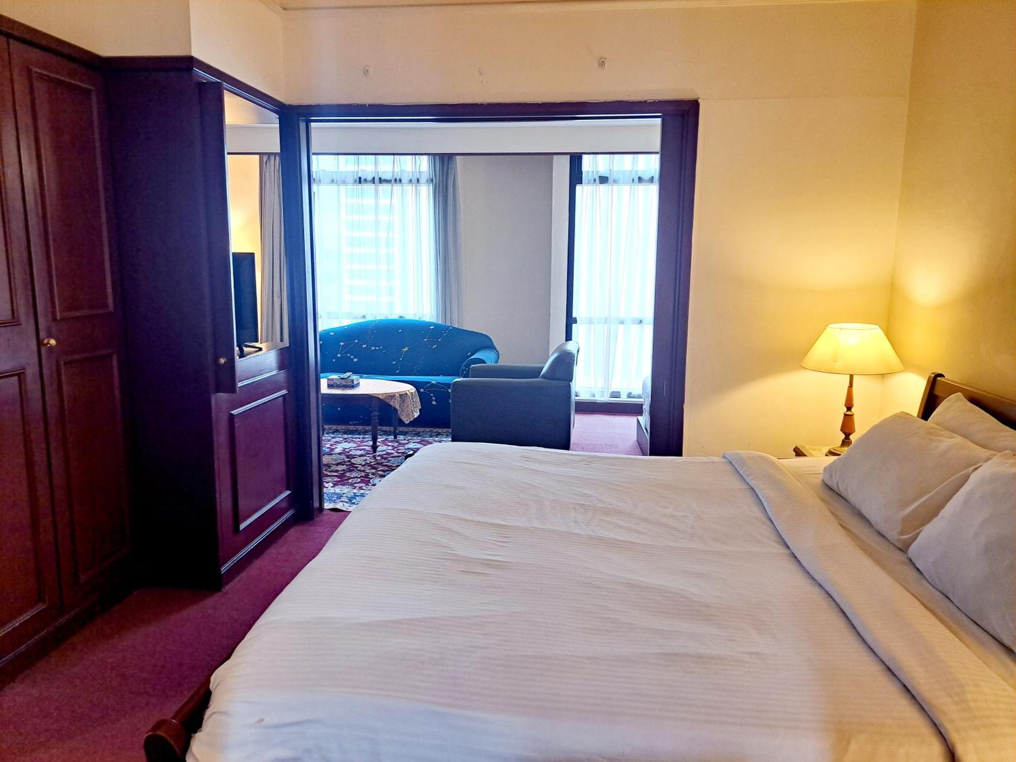 East Service Times Square Kl Apartemen Kuala Lumpur