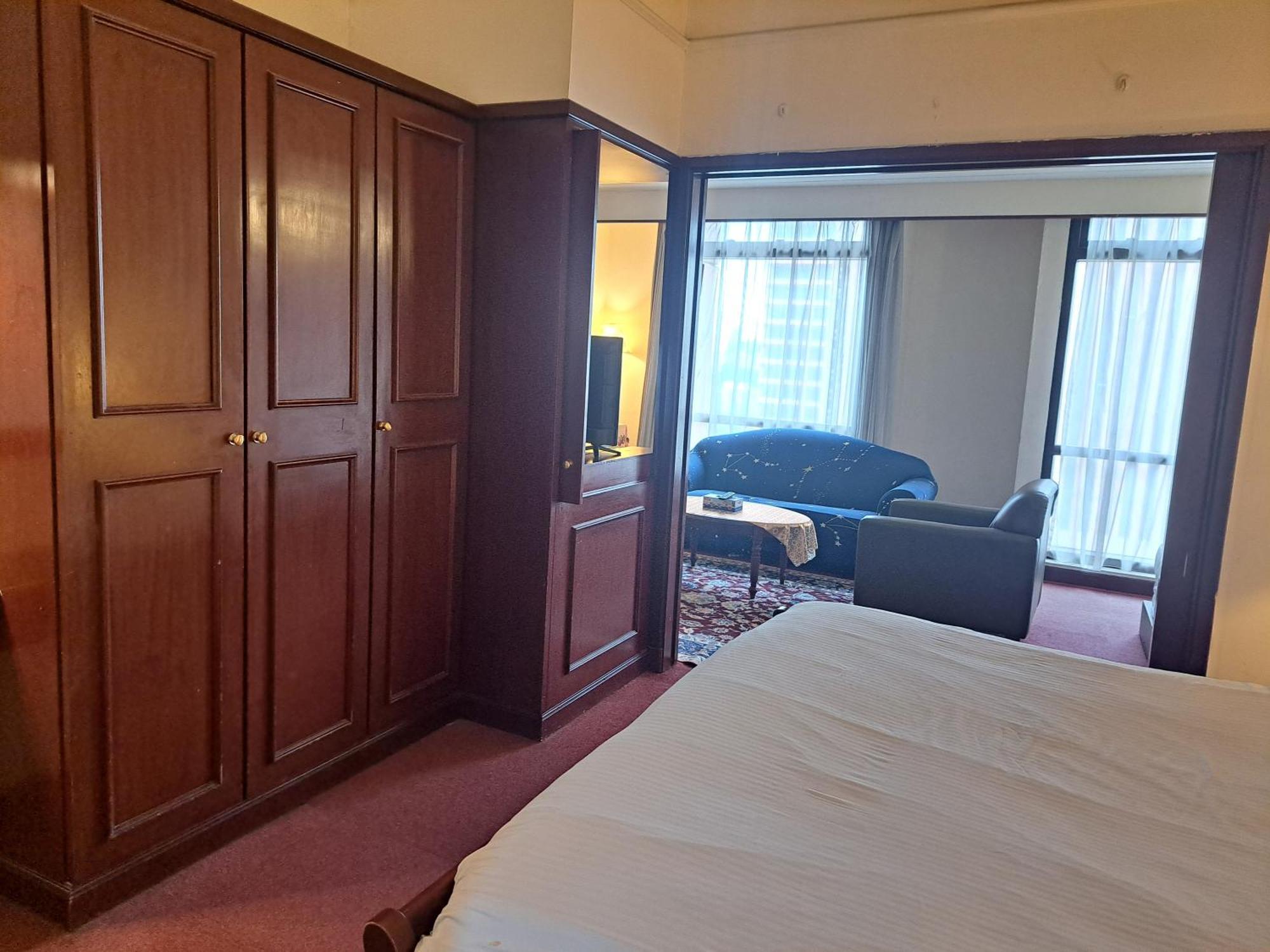 East Service Times Square Kl Apartemen *