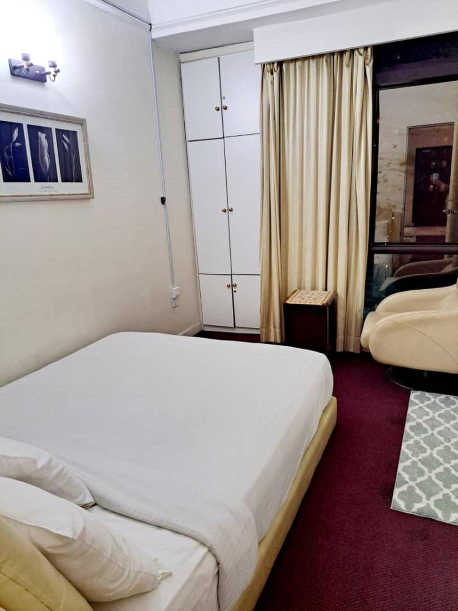 East Service Times Square Kl Apartemen
